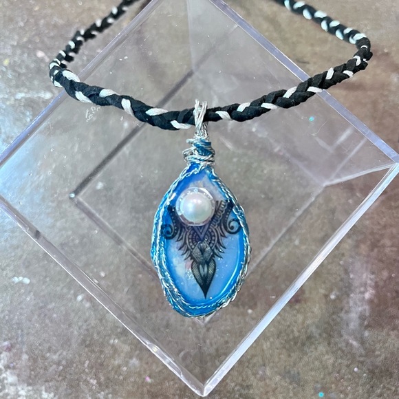 Glowing Tribal Necklace - Picture 2 of 7